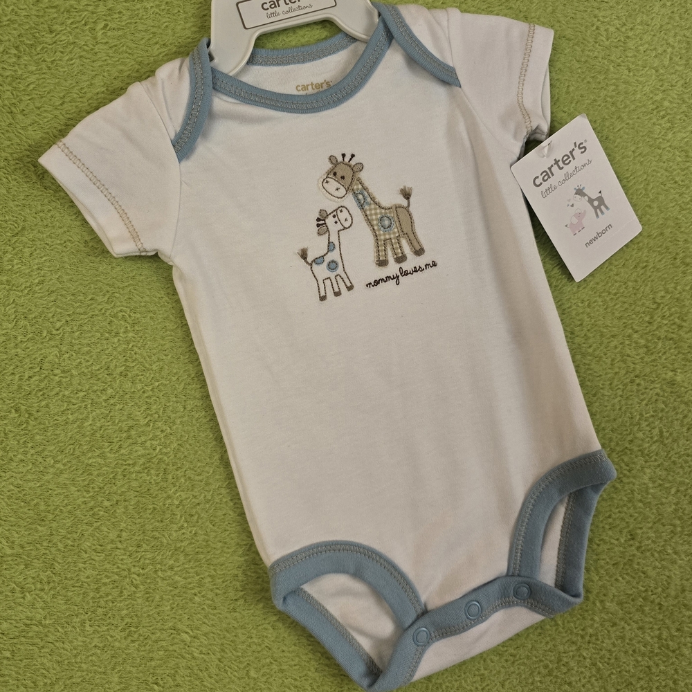 NWT 12-18M Baby BOYS White & Blue Trim Bodysuit Giraffe + Mommy Loves Me (Q2)